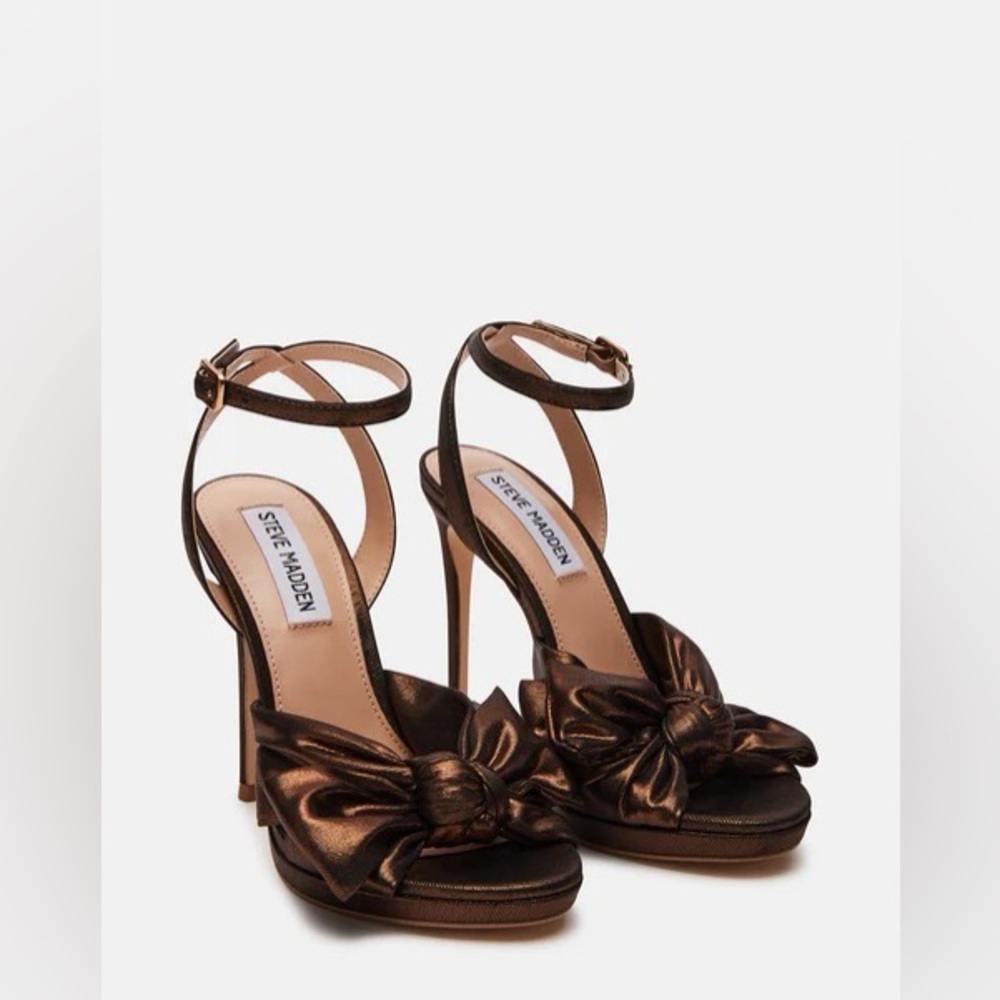 Steve Madden heel pump in brown with bow detail  ***NWT****